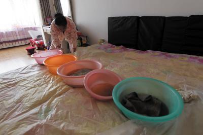 封丘楼上漏水，住户失联，小区没物管，业主维权难！律师来支招……